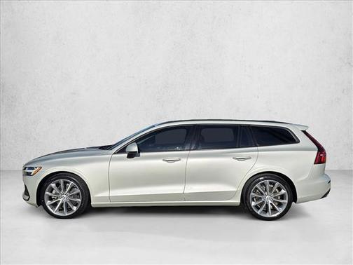 2021 Volvo V60 T5 Momentum