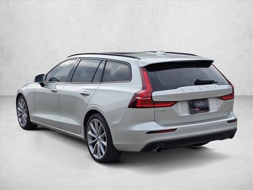 2021 Volvo V60 T5 Momentum