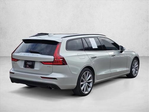 2021 Volvo V60 T5 Momentum