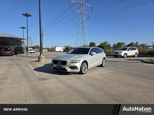 2021 Volvo V60 T5 Momentum