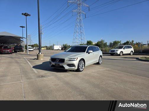 2021 Volvo V60 T5 Momentum