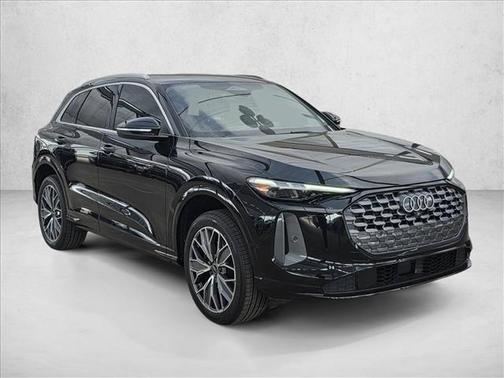 Mythos Black Metallic 2025 Audi Q5 Premium Plus TFSI quattro S tronic