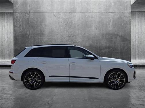 2025 Audi Q7 55 Premium Plus