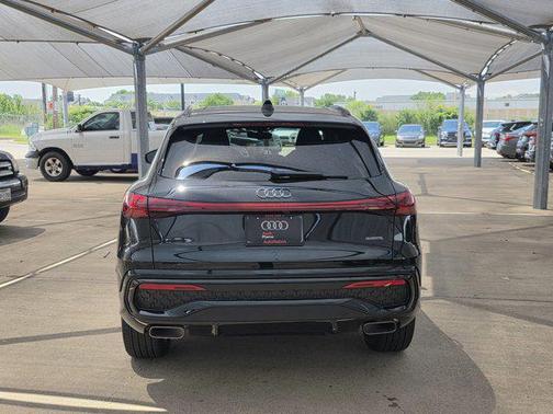Mythos Black Metallic 2026 Audi Q5 Premium Plus TFSI quattro S tronic
