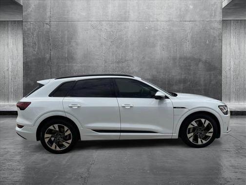 2022 Audi e-tron Premium