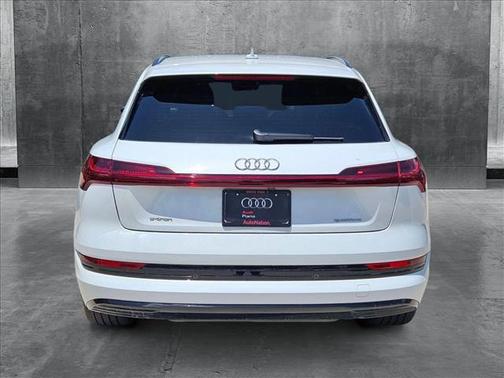 2022 Audi e-tron Premium