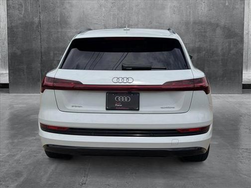2022 Audi e-tron Premium