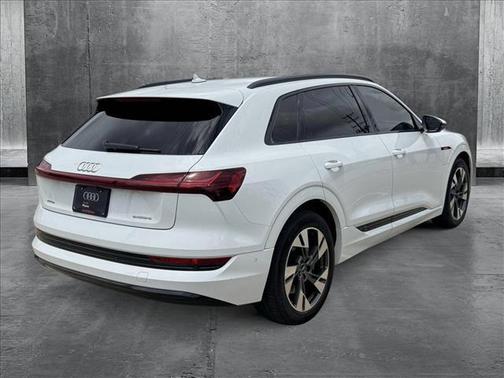 2022 Audi e-tron Premium