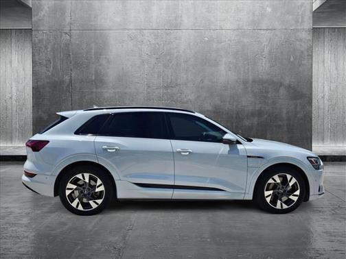 2022 Audi e-tron Premium