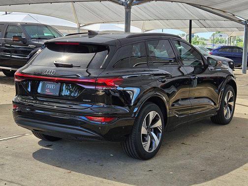 2025 Audi Q6 e-tron Premium Plus quattro