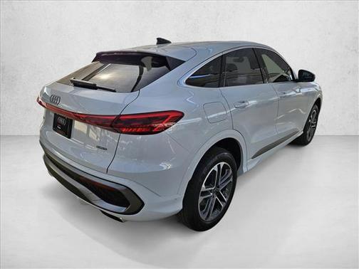 Glacier White Metallic 2026 Audi Q5 Sportback Premium