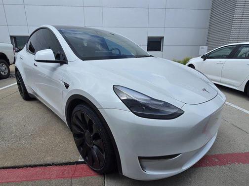 Pearl White Multi-Coat 2023 Tesla Model Y Performance Dual Motor All-Wheel Drive