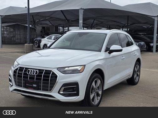 Glacier White Metallic 2023 Audi Q5 40 Premium Plus