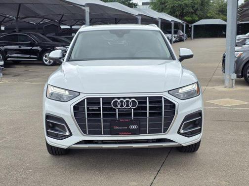 Glacier White Metallic 2023 Audi Q5 40 Premium Plus