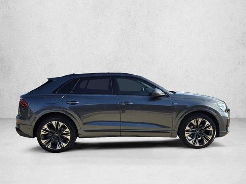 Daytona Gray Pearl Effect 2026 Audi Q8 55 Premium Plus
