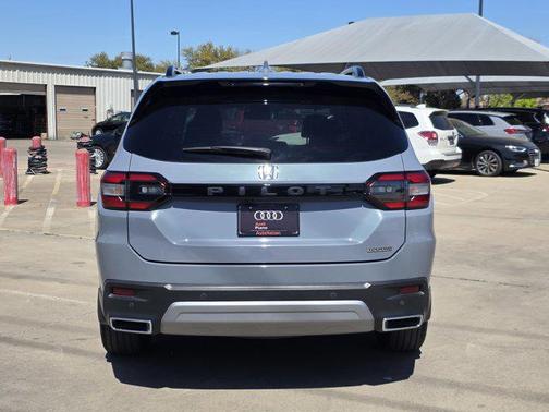 2023 Honda Pilot Touring 8-Passenger