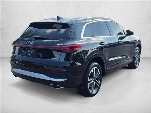 2025 Audi Q5 Premium TFSI quattro S tronic