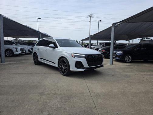 2025 Audi Q7 55 Premium Plus