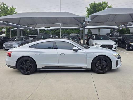 Suzuka Gray Metallic 2024 Audi e-tron GT Prestige quattro