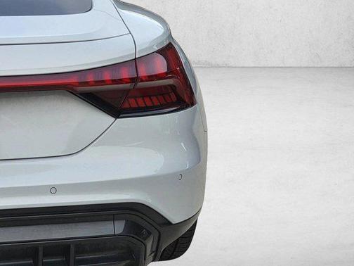 Suzuka Gray Metallic 2024 Audi e-tron GT Prestige quattro