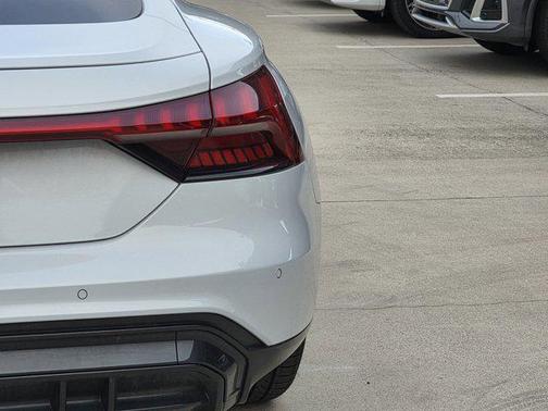 Suzuka Gray Metallic 2024 Audi e-tron GT Prestige quattro