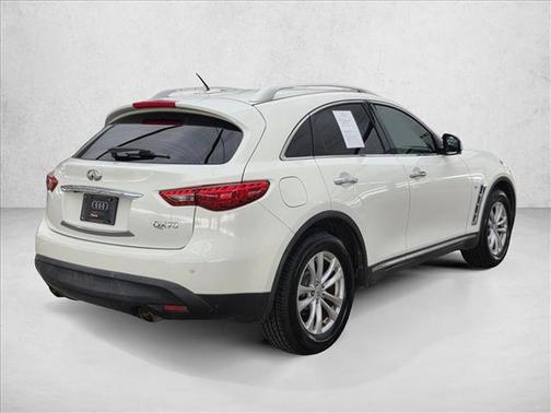 2016 INFINITI QX70 Base