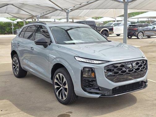 Arrow Gray Pearl Effect 2026 Audi Q3 TFSI quattro S tronic