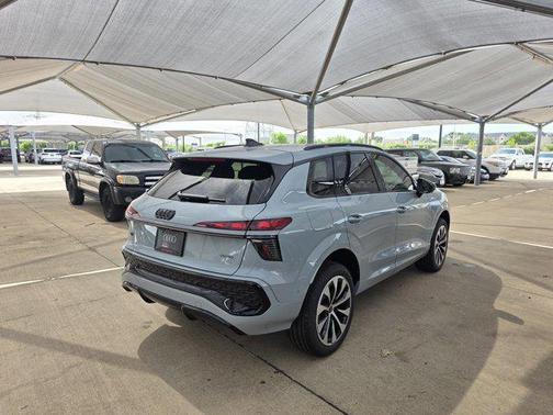 Arrow Gray Pearl Effect 2026 Audi Q3 TFSI quattro S tronic