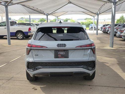Arrow Gray Pearl Effect 2026 Audi Q3 TFSI quattro S tronic