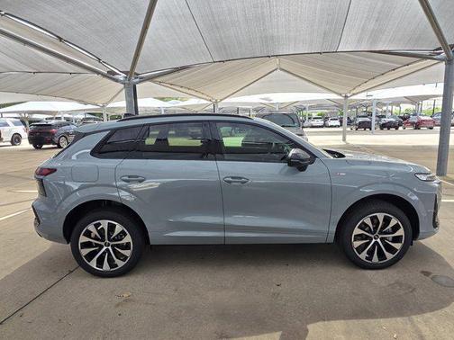 Arrow Gray Pearl Effect 2026 Audi Q3 TFSI quattro S tronic