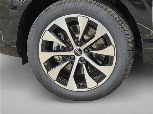 Mythos Black Metallic 2026 Audi Q3 TFSI quattro S tronic