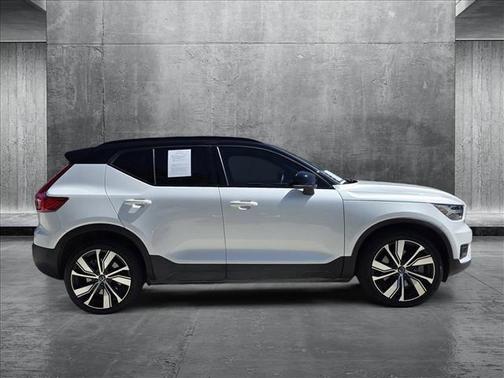 2021 Volvo XC40 Recharge Pure Electric P8