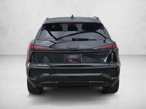 Mythos Black Metallic 2026 Audi Q3 TFSI quattro S tronic