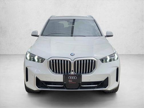 Mineral White Metallic 2024 BMW X5 xDrive40i