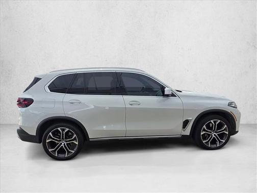 Mineral White Metallic 2024 BMW X5 xDrive40i
