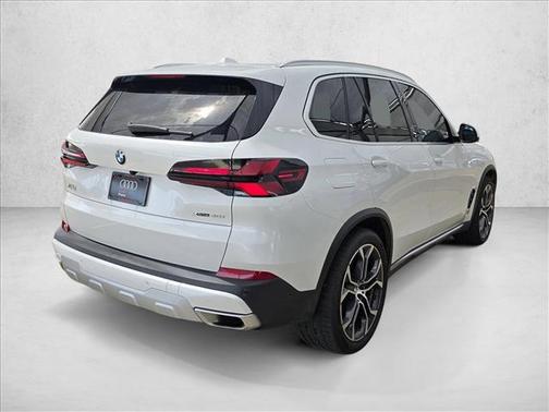 Mineral White Metallic 2024 BMW X5 xDrive40i