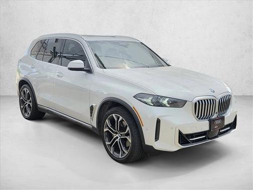 Mineral White Metallic 2024 BMW X5 xDrive40i