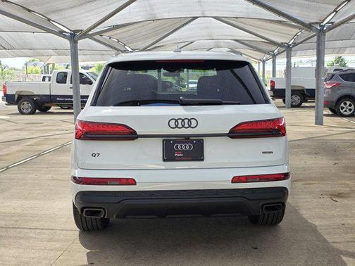 Glacier White Metallic 2026 Audi Q7 45 Premium