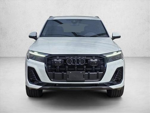 Glacier White Metallic 2026 Audi Q7 45 Premium