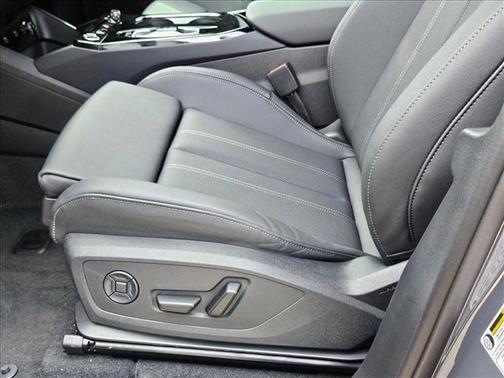 2025 Audi Q6 e-tron Prestige quattro