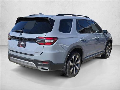 2023 Honda Pilot Touring 8-Passenger