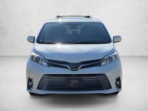 2020 Toyota Sienna XLE