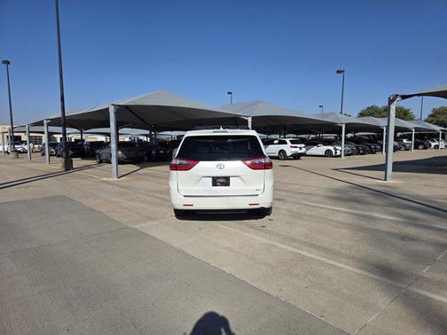 2020 Toyota Sienna XLE