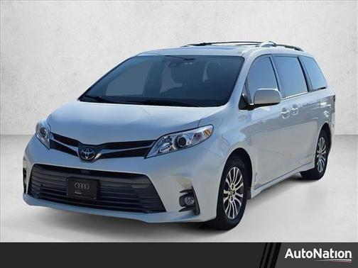 2020 Toyota Sienna XLE