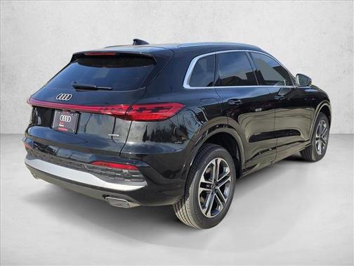 2025 Audi Q5 Premium TFSI quattro S tronic