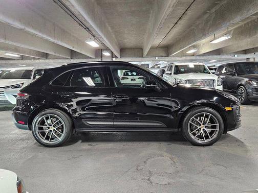 2022 Porsche Macan AWD