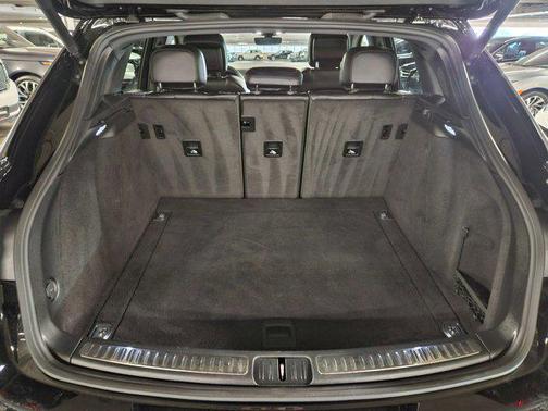 2022 Porsche Macan AWD