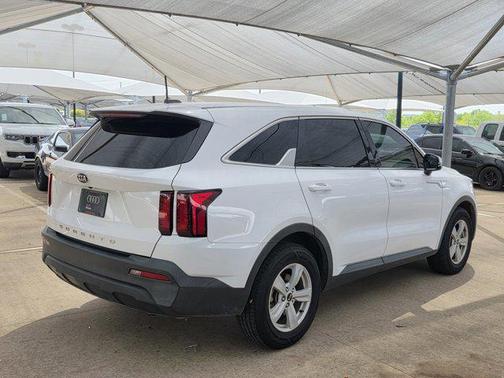 Glacial White Pearl 2021 Kia Sorento LX