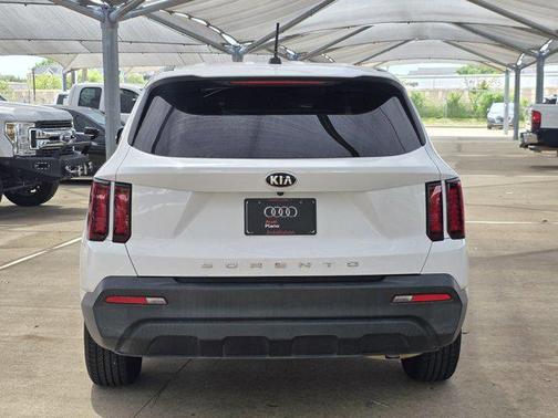 Glacial White Pearl 2021 Kia Sorento LX