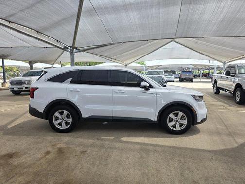 Glacial White Pearl 2021 Kia Sorento LX